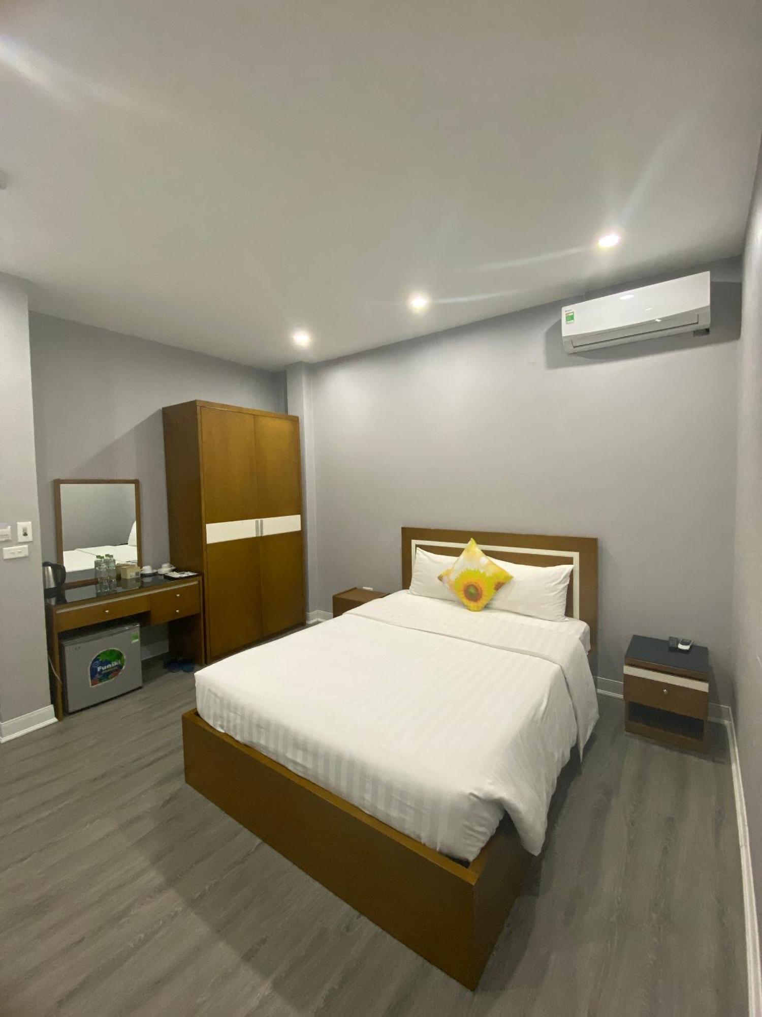 Khach San Huong Duong Hotel Hanoi Exterior photo